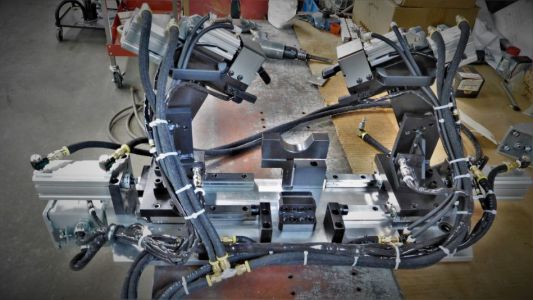 Pneumatic Tube Holding Fixture